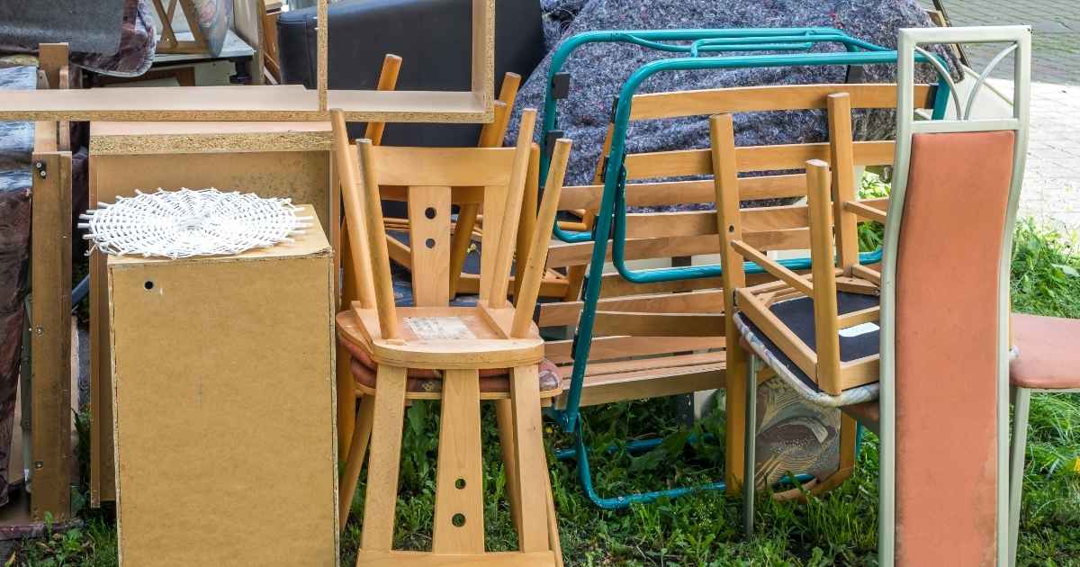 木製椅子やパイプ椅子など粗大ごみの回収